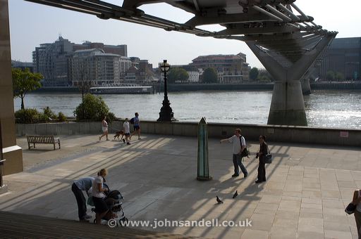 lond010123.jpg